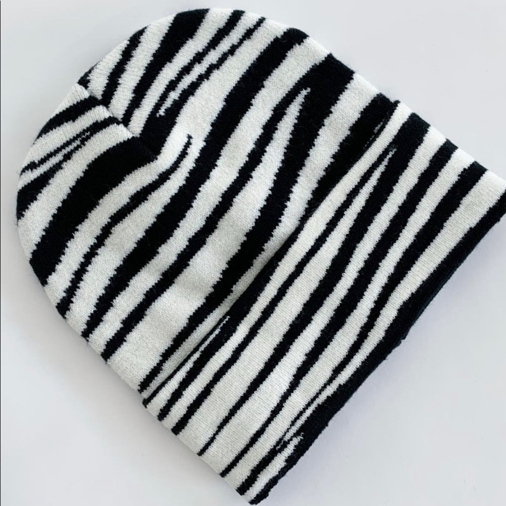 NWT PRINCESS POLLY BEANIE